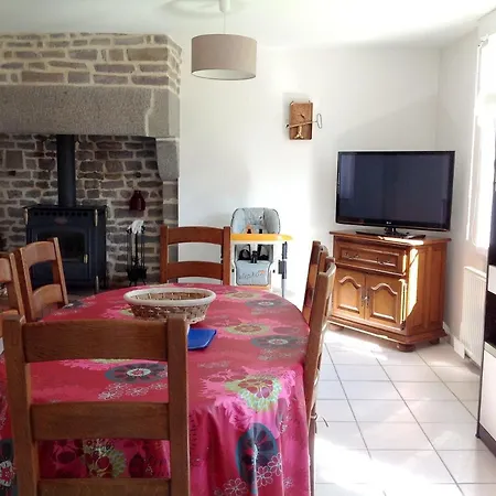 Maison De 2 Chambres Avec Jardin Clos Et Wifi A Fleury